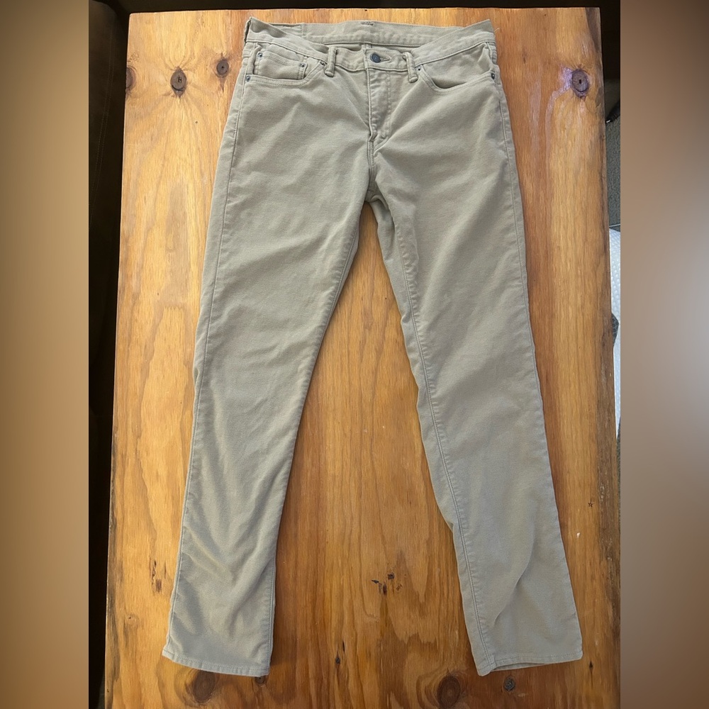 Levi 511 33x34 khaki colored pants